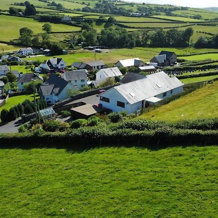 Y Grange Bed and Breakfast Llanfihangel-y-Creuddyn Εξωτερικό φωτογραφία