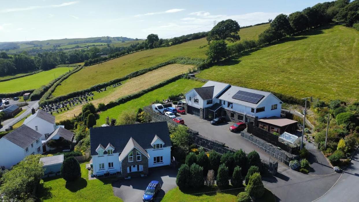 Y Grange Bed and Breakfast Llanfihangel-y-Creuddyn Εξωτερικό φωτογραφία