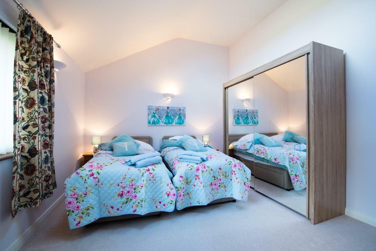 Y Grange Bed and Breakfast Llanfihangel-y-Creuddyn Εξωτερικό φωτογραφία