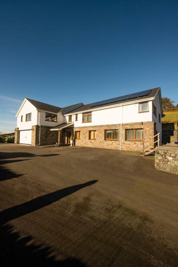 Y Grange Bed and Breakfast Llanfihangel-y-Creuddyn Εξωτερικό φωτογραφία
