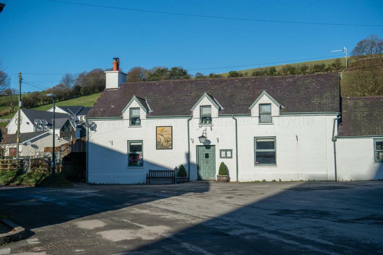 Y Grange Bed and Breakfast Llanfihangel-y-Creuddyn Εξωτερικό φωτογραφία