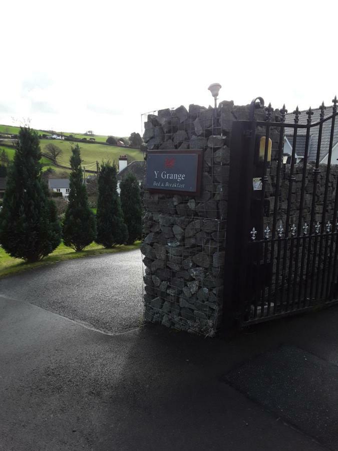 Y Grange Bed and Breakfast Llanfihangel-y-Creuddyn Εξωτερικό φωτογραφία