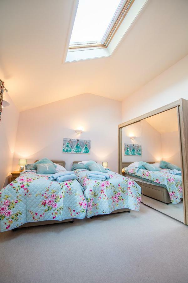 Y Grange Bed and Breakfast Llanfihangel-y-Creuddyn Εξωτερικό φωτογραφία