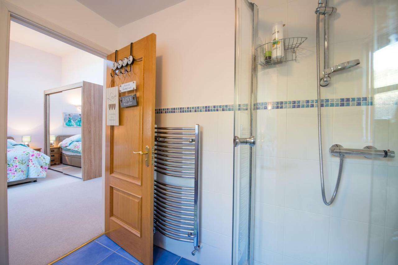Y Grange Bed and Breakfast Llanfihangel-y-Creuddyn Εξωτερικό φωτογραφία