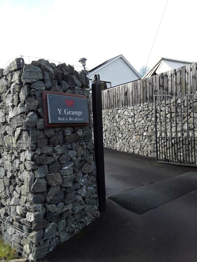 Y Grange Bed and Breakfast Llanfihangel-y-Creuddyn Εξωτερικό φωτογραφία